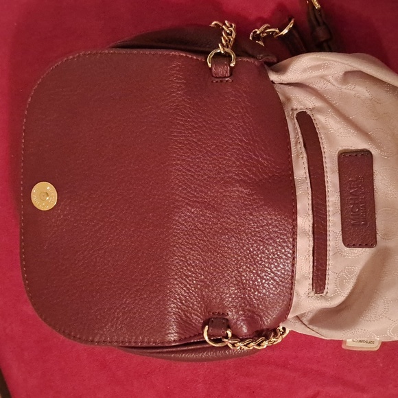 🎆SALE Michael Kors Leather Merlot ( Maroon) Color Crossbody 🥰Like New - Picture 8 of 9